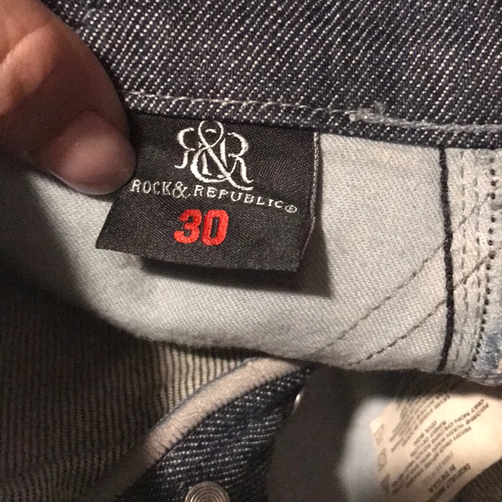 Rock & Republic Light Wash Blue Jeans - Picture 4 of 5